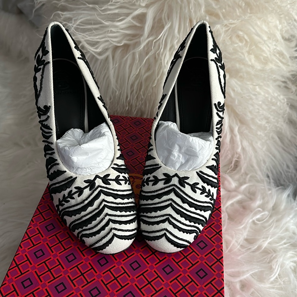 Tory Burch Lucia Homm Embellished Pump Canvas/Embroidery size 9